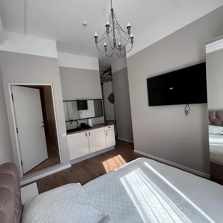 Smart Center - Near Old Town Apartment
