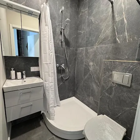 Smart Center - Near Old Town Apartment