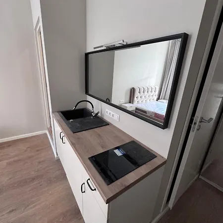 Smart Center - Near Old Town Apartment