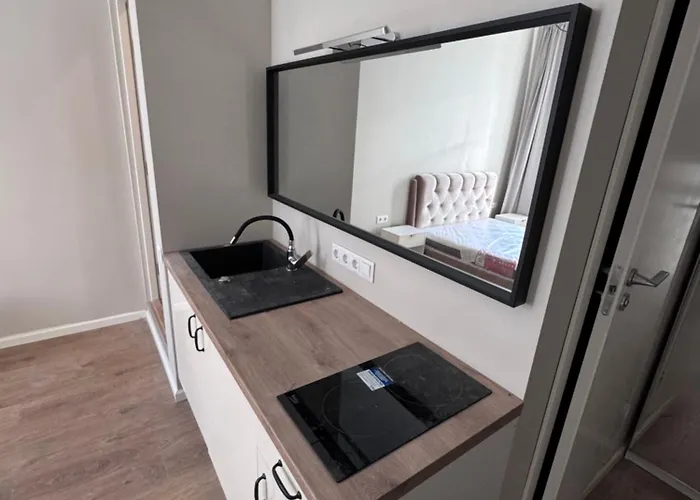 Smart Center - Near Old Town Apartment