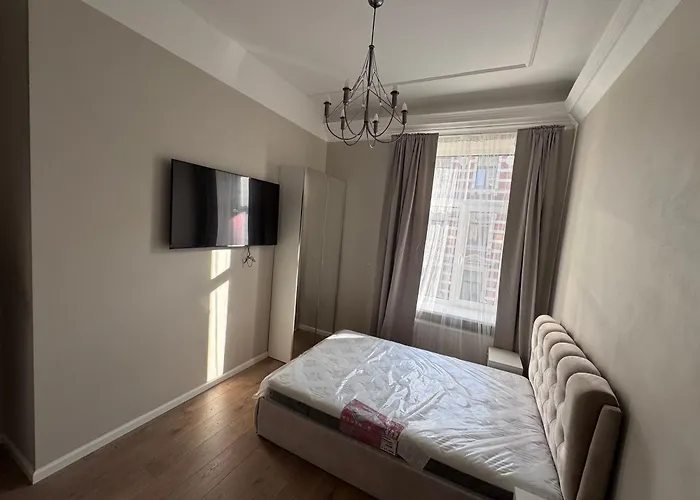 Smart Center - Near Old Town Apartment *