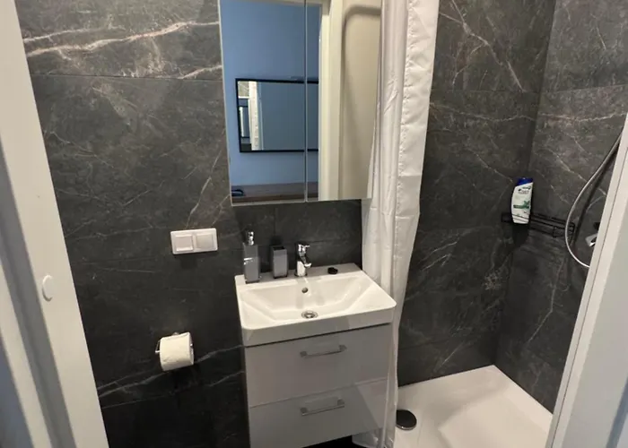 Smart Center - Near Old Town Apartment